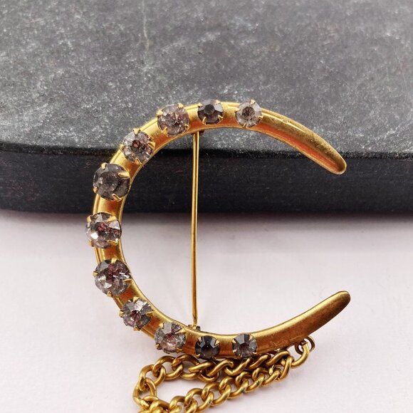 ANTIQUE Gold tone metal grey rhinestone crescent moon chain brooch ~ Vintage pin - Picture 4 of 9